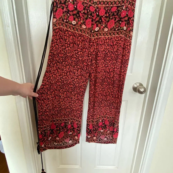 FREE PEOPLE Red Black Boho Open Back Culotte Jumpsuit Size Small Floral 70s - Picture 6 of 7